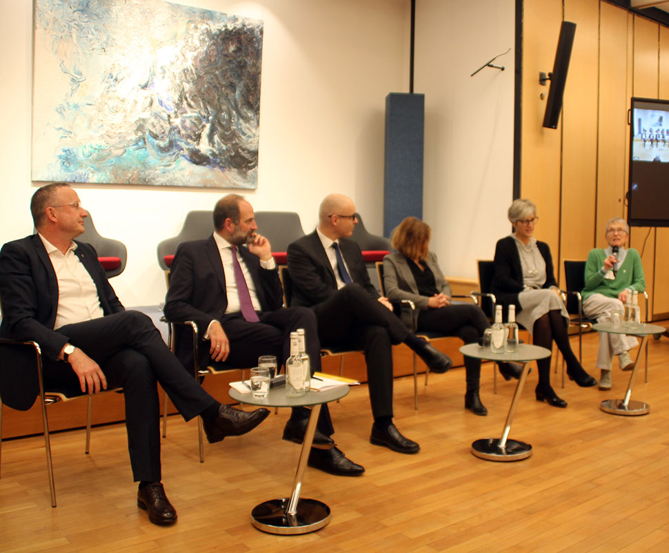 Podiumsdiskussion Podiumsdiskussion
